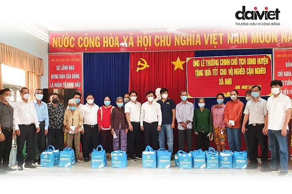 Đại Việt tặng quà Tết năm 2022 cho người nghèo tại Long An