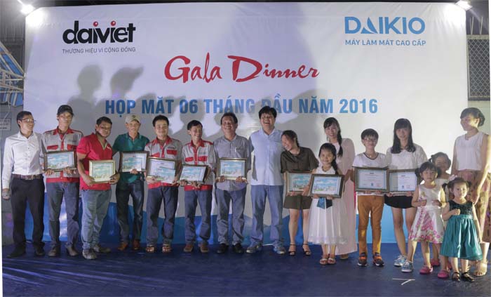 Trao suất học bỗng cho con CBCNV Đại Việt có thành tích học tập xuất sắc trong năm học 2016