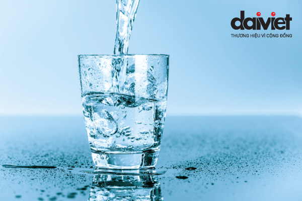 Uống nước trực tiếp từ máy lọc nước