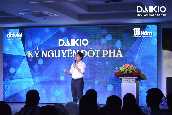 ông Ngô Xuân Mạnh chia sẻ cam kết các chính sách hỗ trợ cho các đại lý nhà phân phối daikio