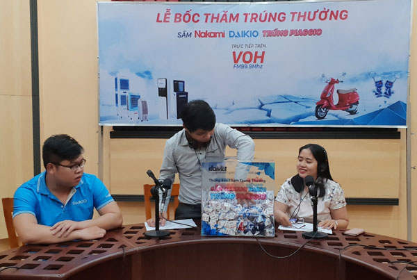 Khách hàng thứ 5 may mắn trúng xe Piaggio khi mua Daikio/ Nakami