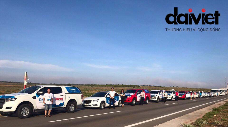 Tập thể Cổ phần Cơ điện lạnh Đại Việt chụp hình road show tại Mũi Né