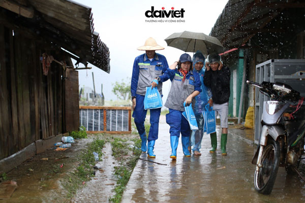 Mưa nặng hạt suốt thời gian ekip trên bản