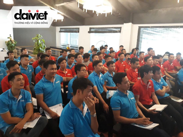 Tổng giám đốc Đại Việt trực tiếp training máy lọc nước cho nhân viên khu vực phía Bắc