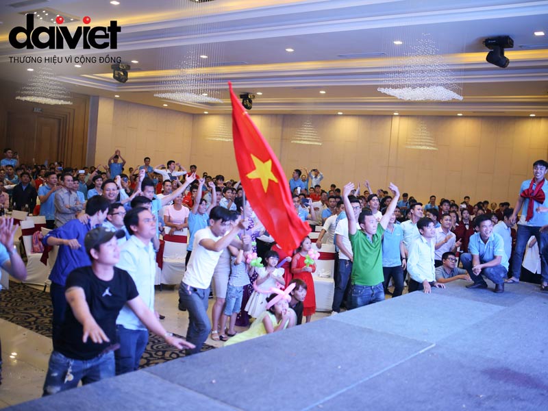 Cả hội trường hồi hộp với ở loạt bóng luân lưu
