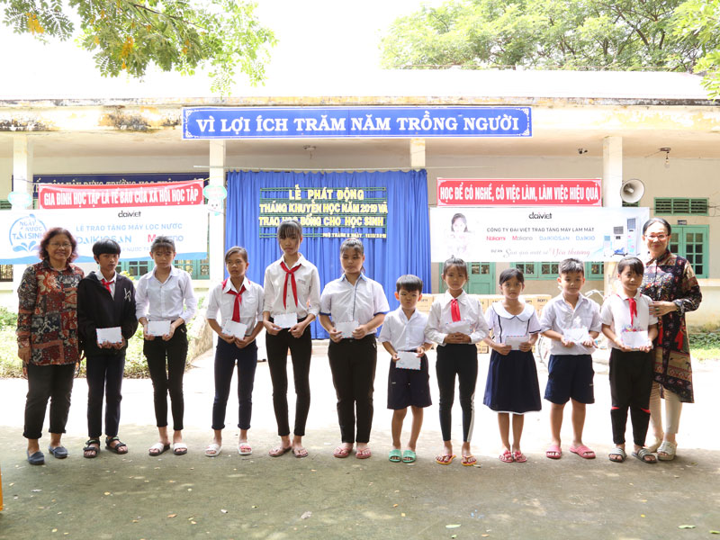 Chung tay tiếp sức vùng đất sen hồng - Đồng Tháp