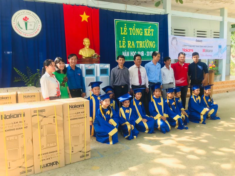Buổi lễ trao tặng máy làm mát Nakami diễn ra vào ngày bế giảng của trường tiểu học Đami 1