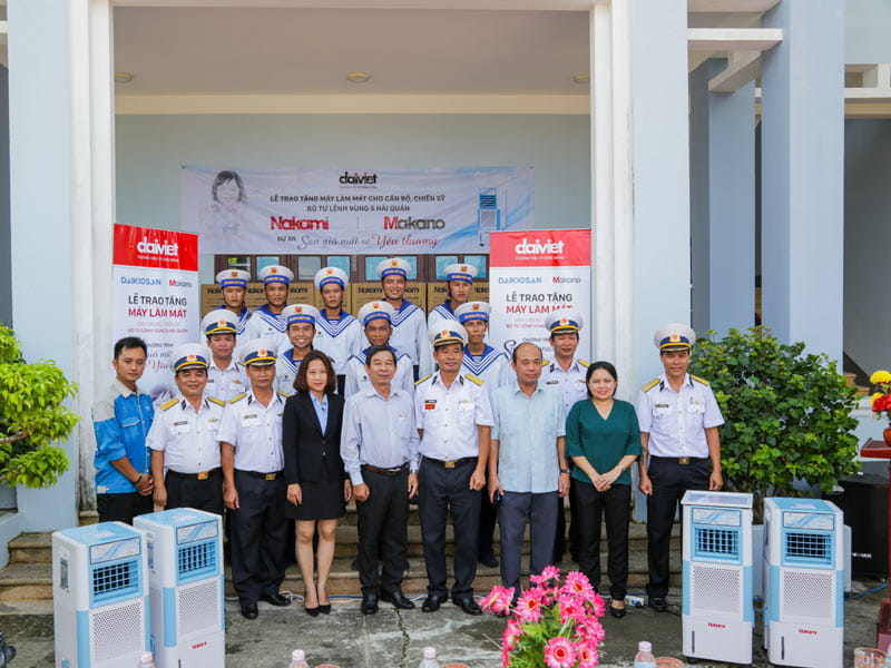 trao tặng máy làm mát cho Vùng 5 Hải Quân