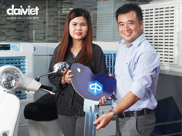 Trao thưởng đợt 3 cho khách hàng may mắn trúng xe máy piaggio